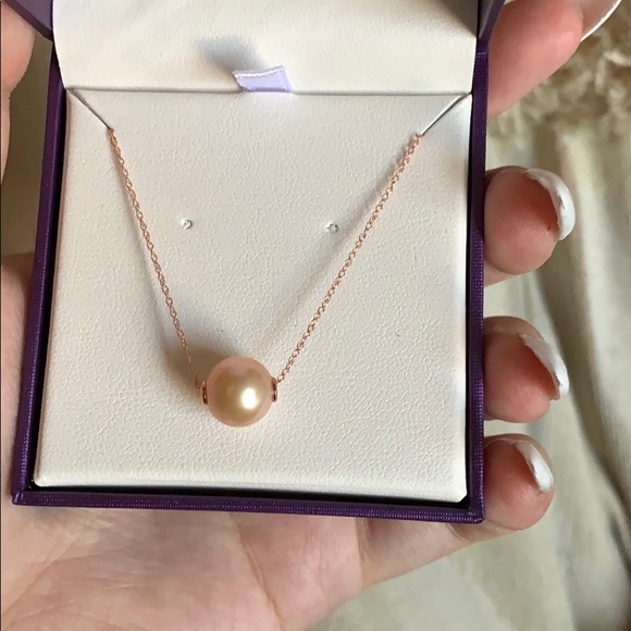 Rose Gold and Pearl Necklace - Picture 2 of 4